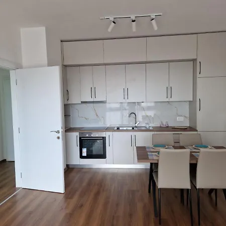 Red & White Palace 地拉那