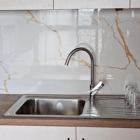 Red & White Palace 公寓 *