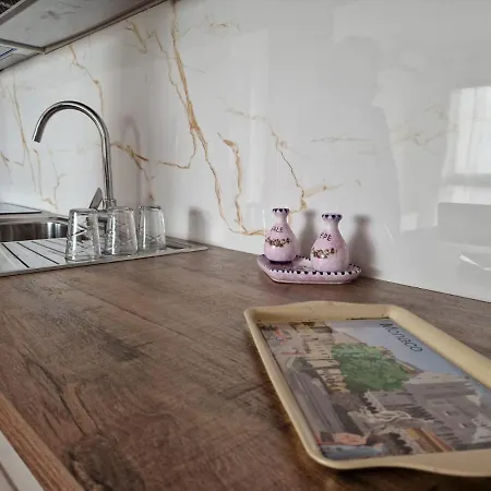 公寓 Red & White Palace *