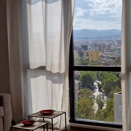 Red & White Palace * 地拉那