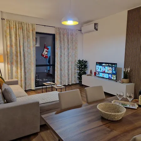 Red & White Palace Apartment *