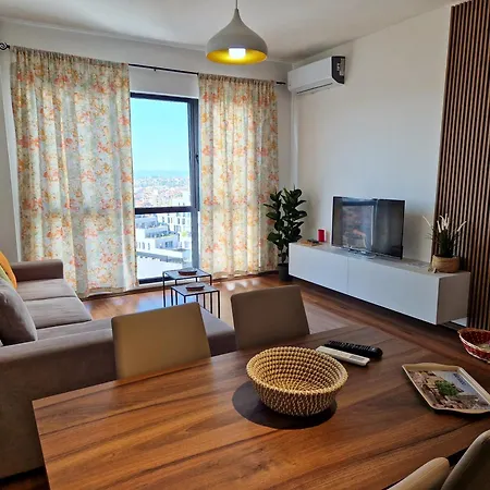 Red & White Palace Apartment *