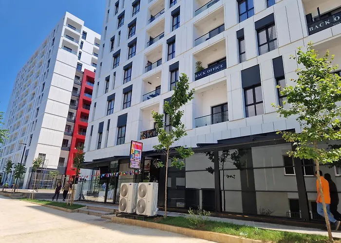 Red & White Palace * تيرانا